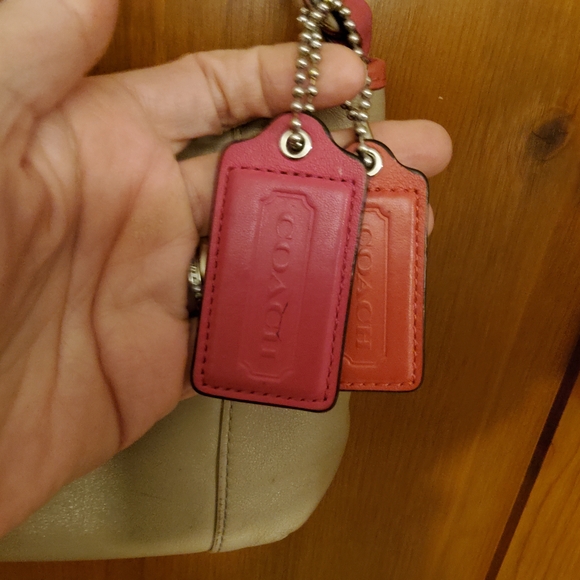 Coach Daisy Spectator Purse GUC - Picture 11 of 16